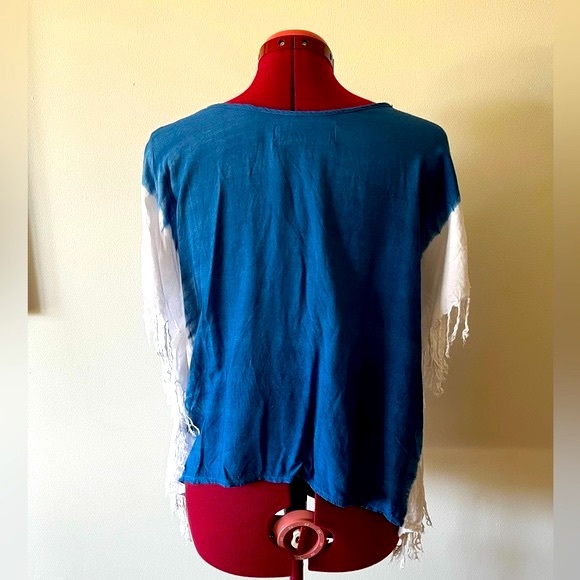 UNIQUE SIDE FRINGE TOP - Picture 3 of 6